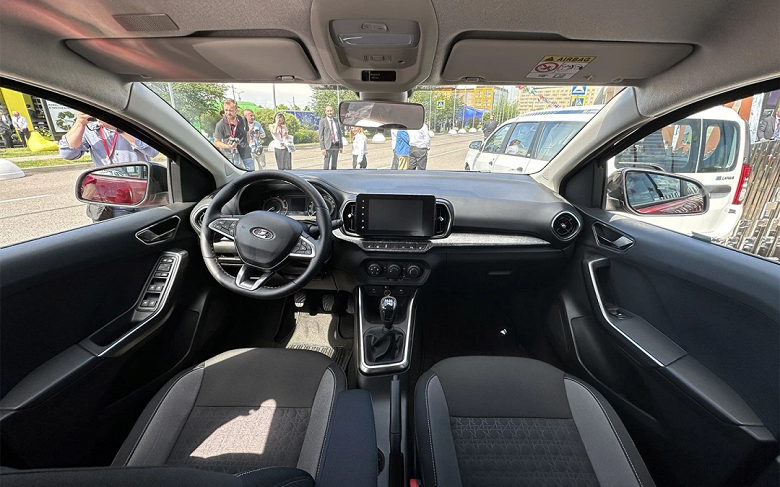 LADA Iskra оказалась без климат-контроля, панорамной крыши и на механике