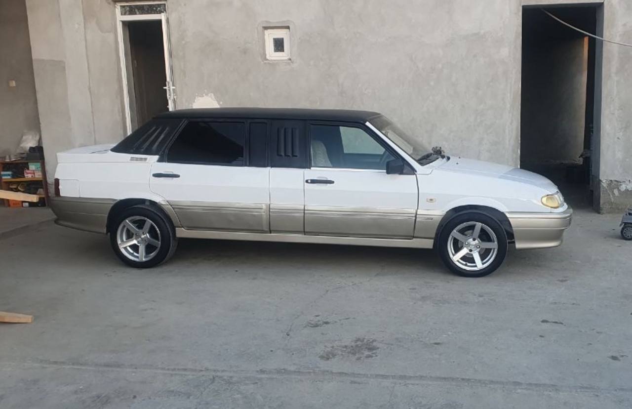 В Узбекистане продают «лимузиновую» версию LADA 2115