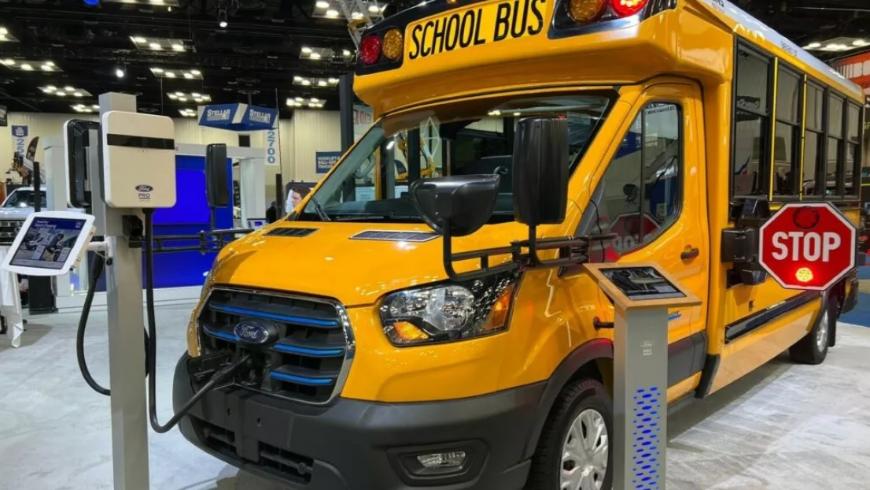 Ford представил свой первый полностью электрический школьный автобус