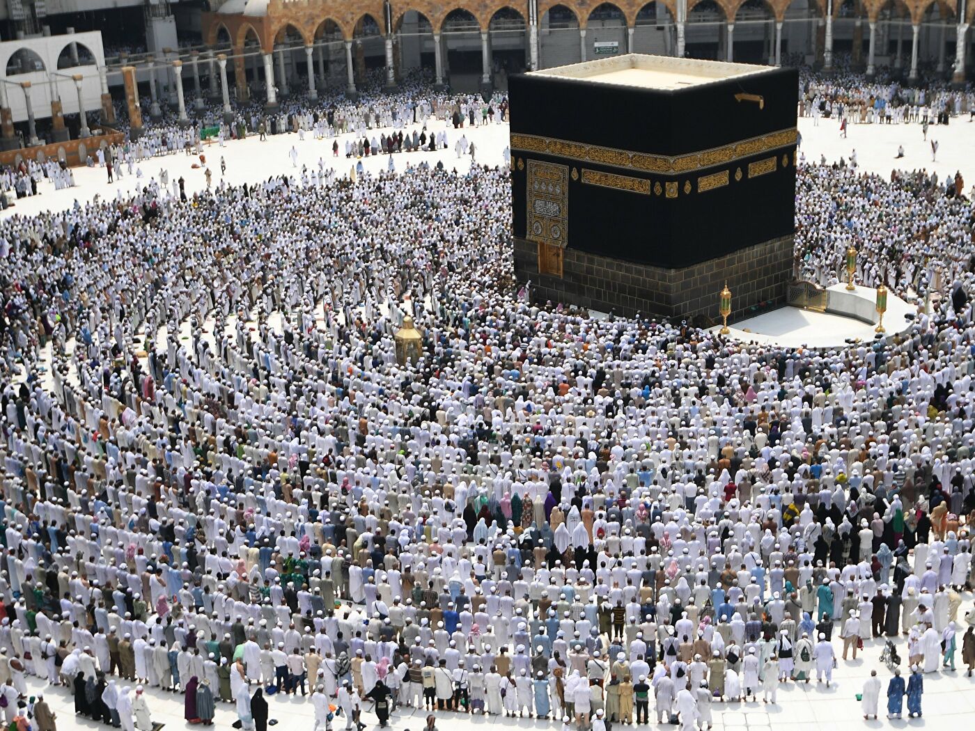 Саудовская Аравия озвучила дату возобновления паломничества в Мекку 