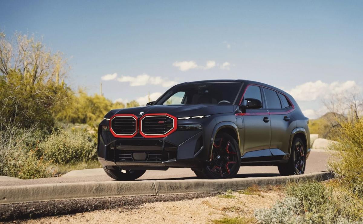 BMW презентовал самый мощный гибридный кроссовер XM Label Red
