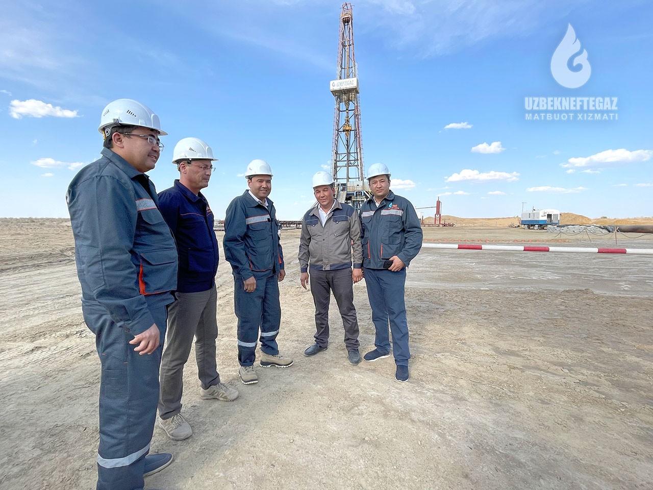 «Узбекнефтегаз»: с участием журналистов и блогеров организован Пресс–тур с целью изучения работ по добыче природного газа в Устюрте