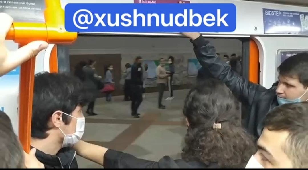 Ташкентский метрополитен отчитался за открытую дверь во время движения поезда