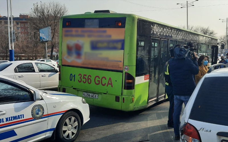 В Ташкенте автобус столкнулся с Matiz