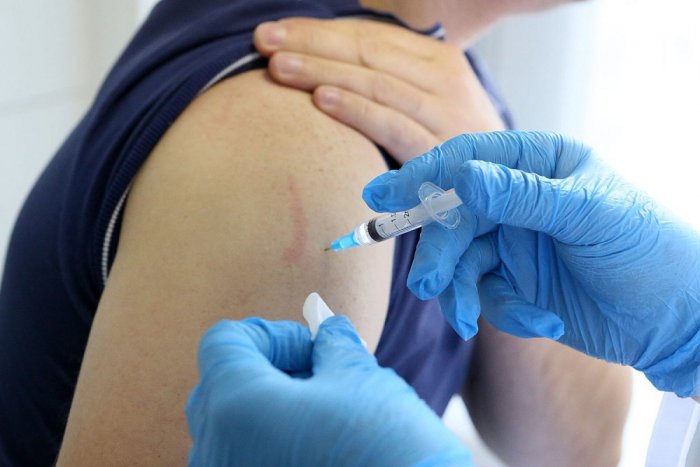 Замминистра Минздрава рассказал, кто первым получит вакцину