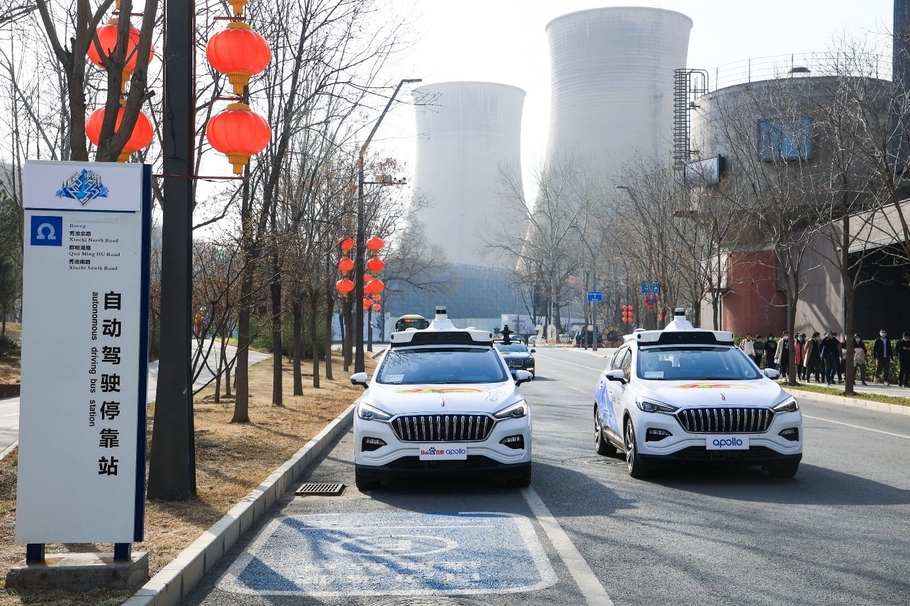 Китай похвастался автономным такси без водителя: оно стоит как обычное