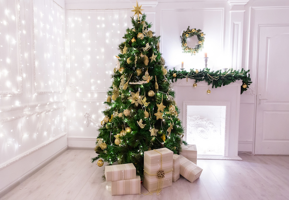 Синдром «рождественской елки»: чем могут быть опасны живые и искусственные новогодние деревья?