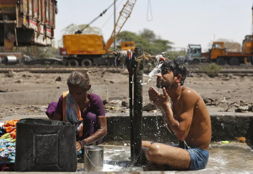 В Индии свыше 30 сотрудников избирательных участков умерли из-за жары