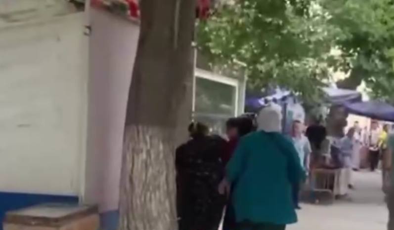 В Фергане продавщица золота вместе с сестрами устроили самосуд над женщиной — видео