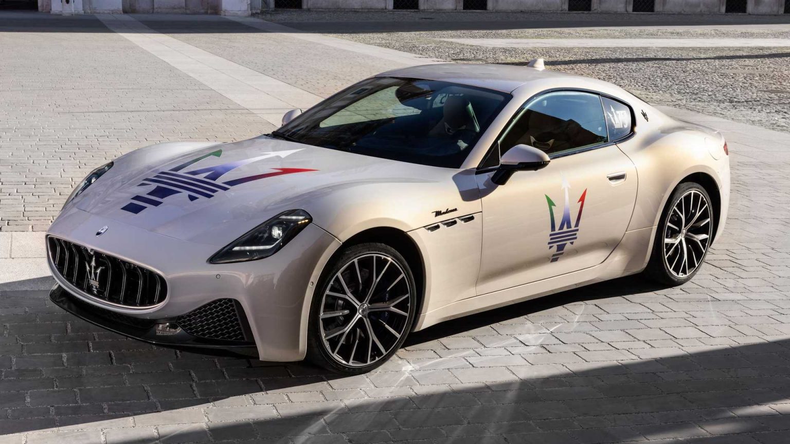 Maserati наконец официально презентовал фотографии модели GranTurismo
