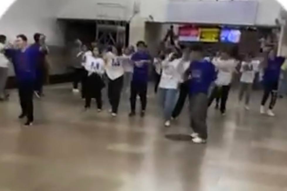 В столичном метро молодые люди устроили танцы – видео