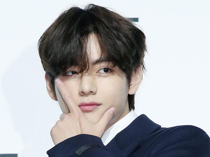 Ви из BTS рассказал о серьезных проблемах со слухом