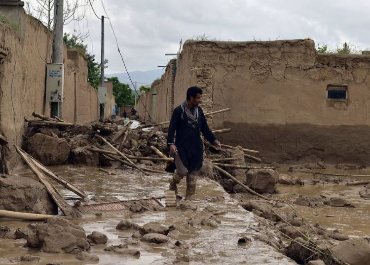 Число жертв наводнения в Афганистане превысило 300