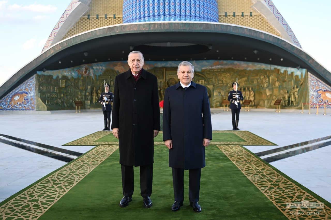 Президенты Узбекистана и Турции запустили электростанцию в Кибрае