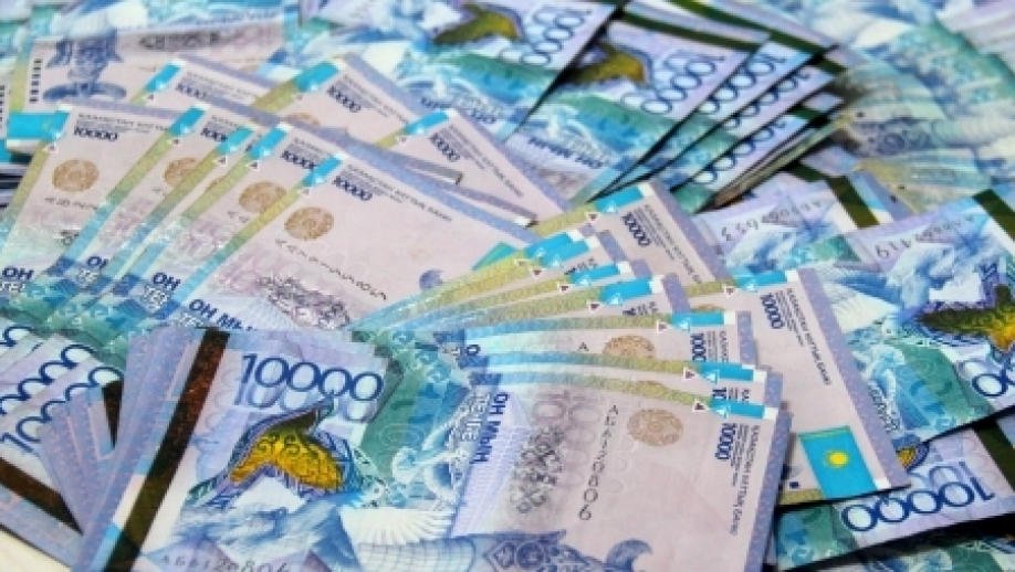 Выяснилось куда чаще всего казахстанцы отправляют заработанные деньги