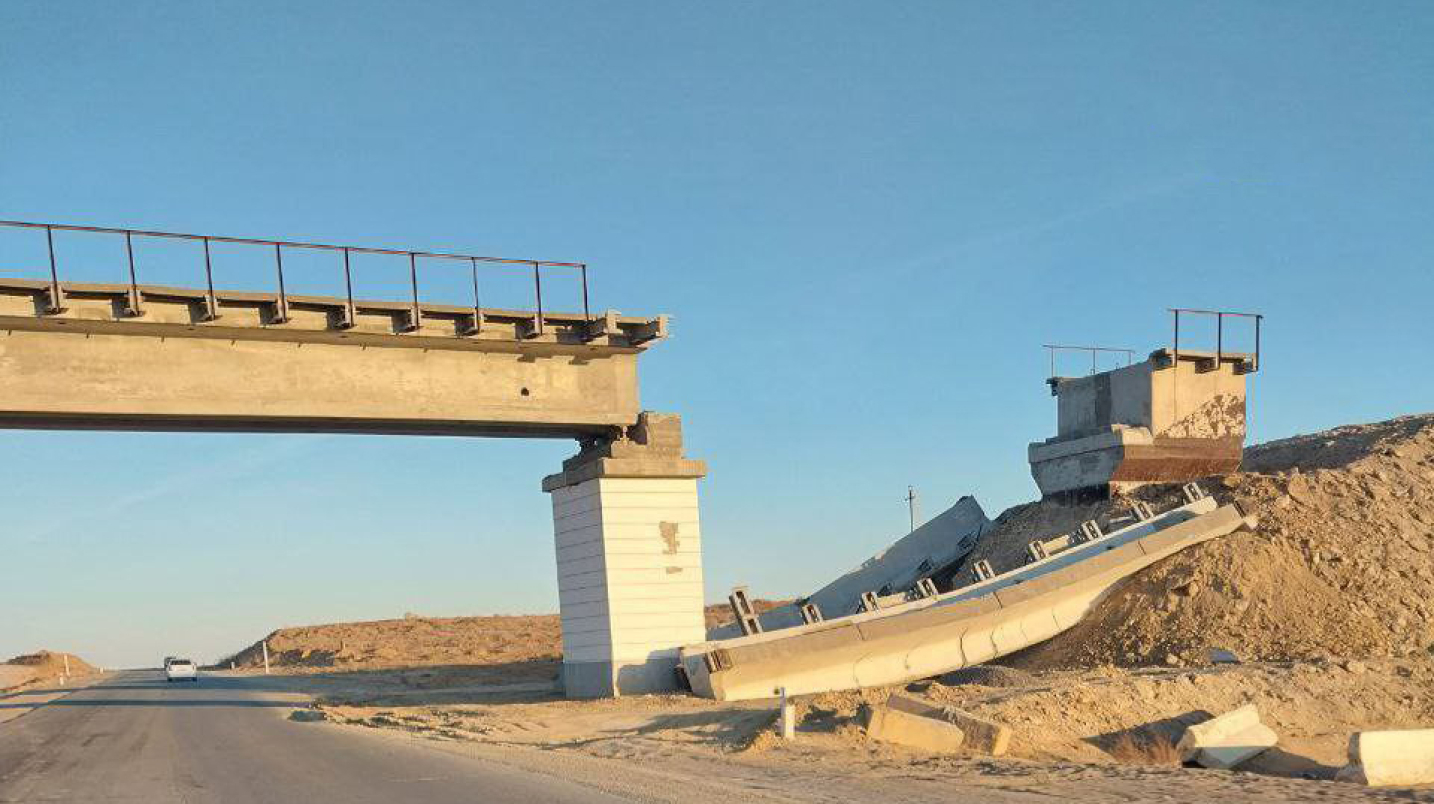 В Каракалпакстане обрушилась часть строящегося моста
