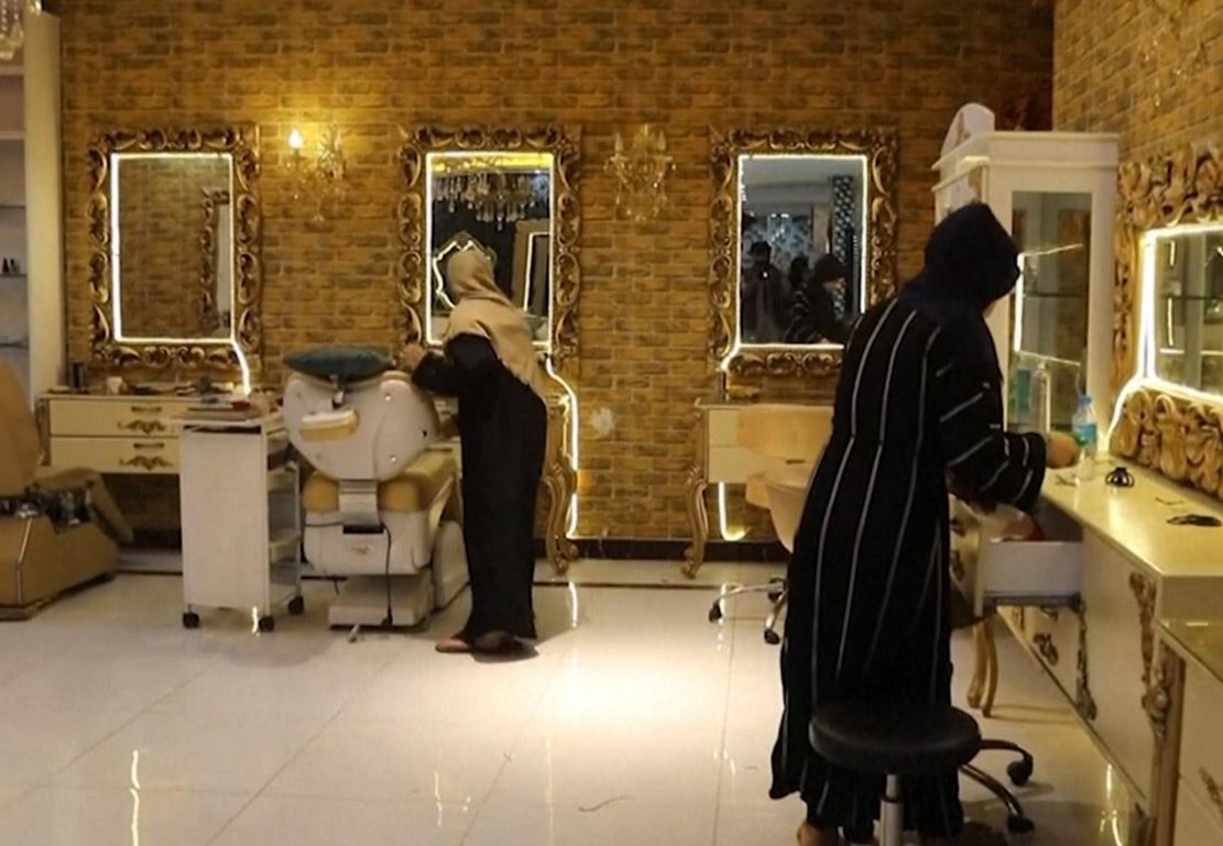 Талибы объяснили запрет салонов красоты заботой о «семейном бюджете афганцев»