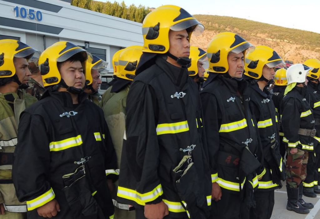 В Чаткальском заповеднике произошел лесной пожар: его тушат десятки специалистов