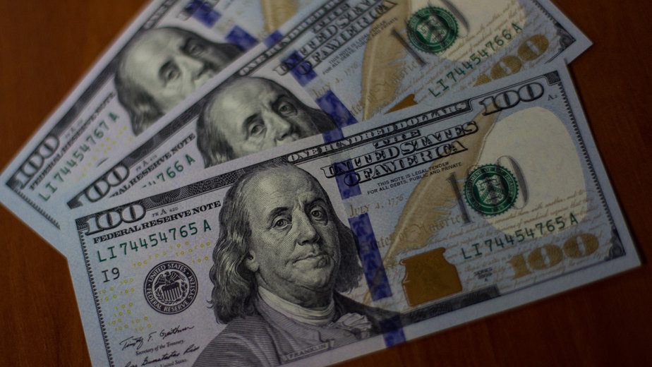 Выяснилось сколько долларов узбекистанцы запасли в июне