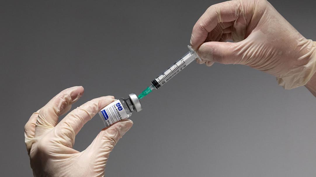 Ученые назвали срок, при котором уровень антител после вакцинации падает
