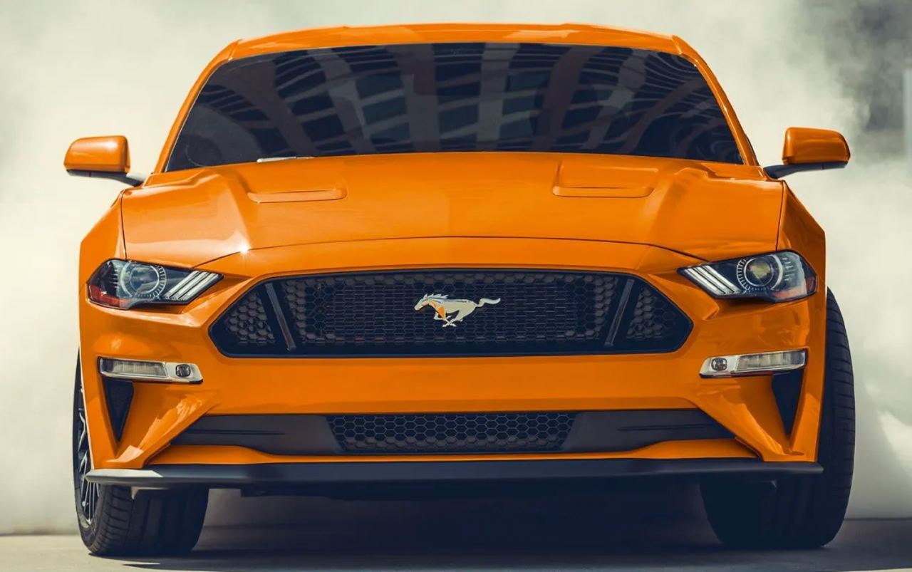 Ford тайно показал новый четырехдверный седан Mustang