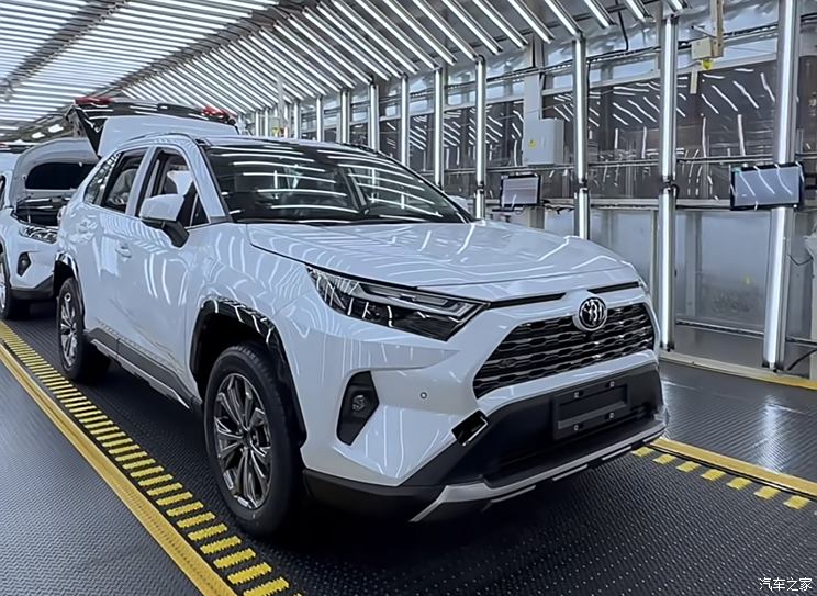 Toyota презентовала обновленный RAV4