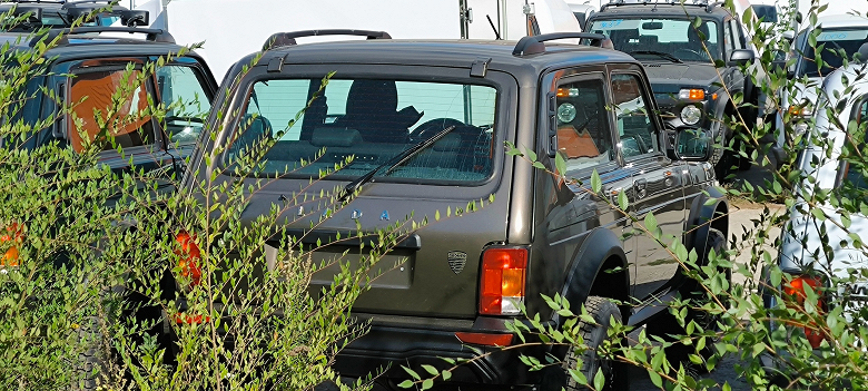 LADA Niva Bronto начали красить в новый цвет