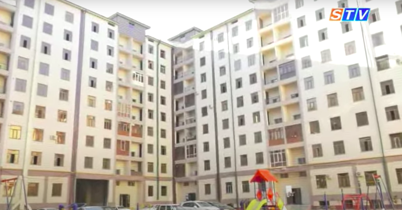 В Самарканде хотят снести два этажа многоэтажного дома, где проживают люди
