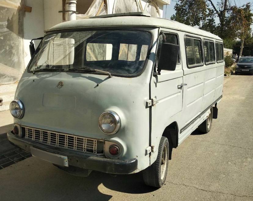 В Узбекистане продают советский возрастной минивэн по цене премиального электромобиля