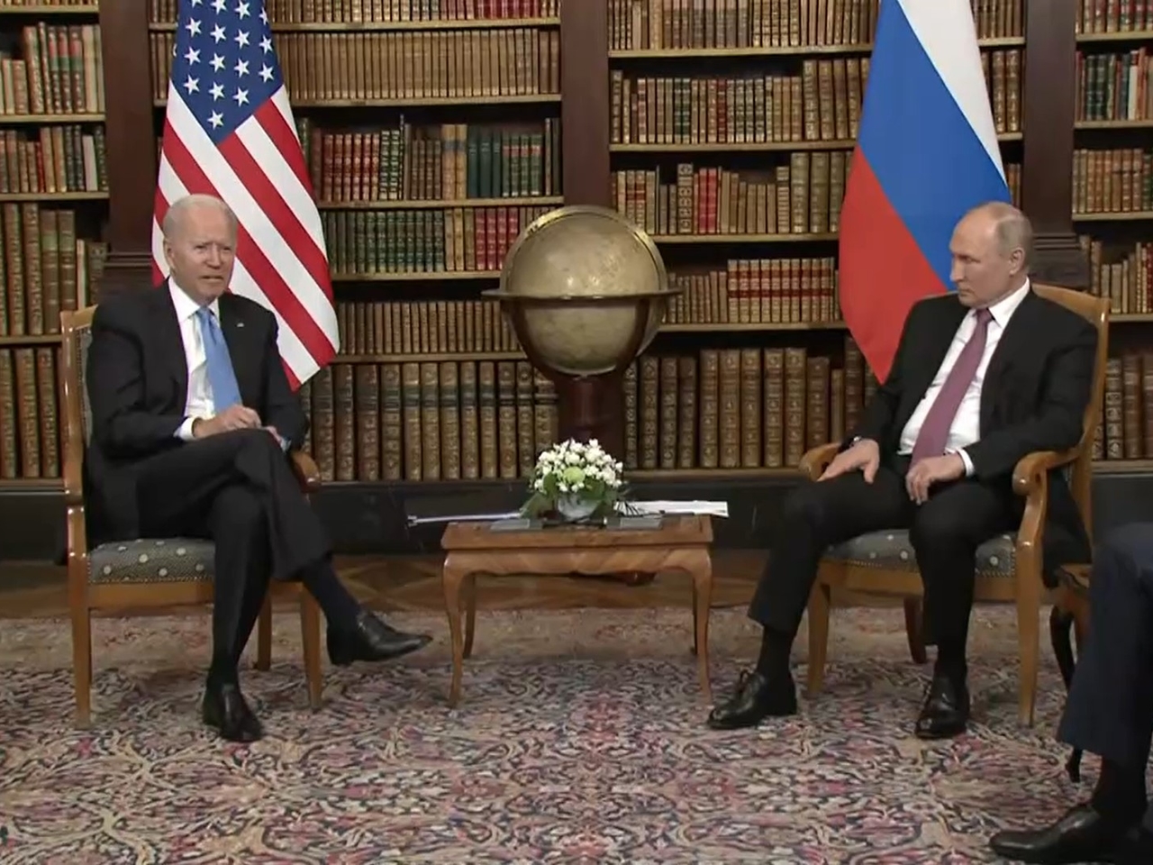 Путин и Байден обсудили российские базы в Средней Азии 