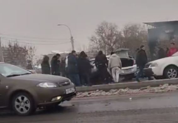 В Ташкенте столкнулись Lacetti и Cobalt, пострадали три человека