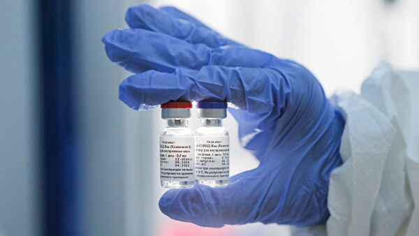 Две фармацевтические компании протестируют совместное использование своих вакцин