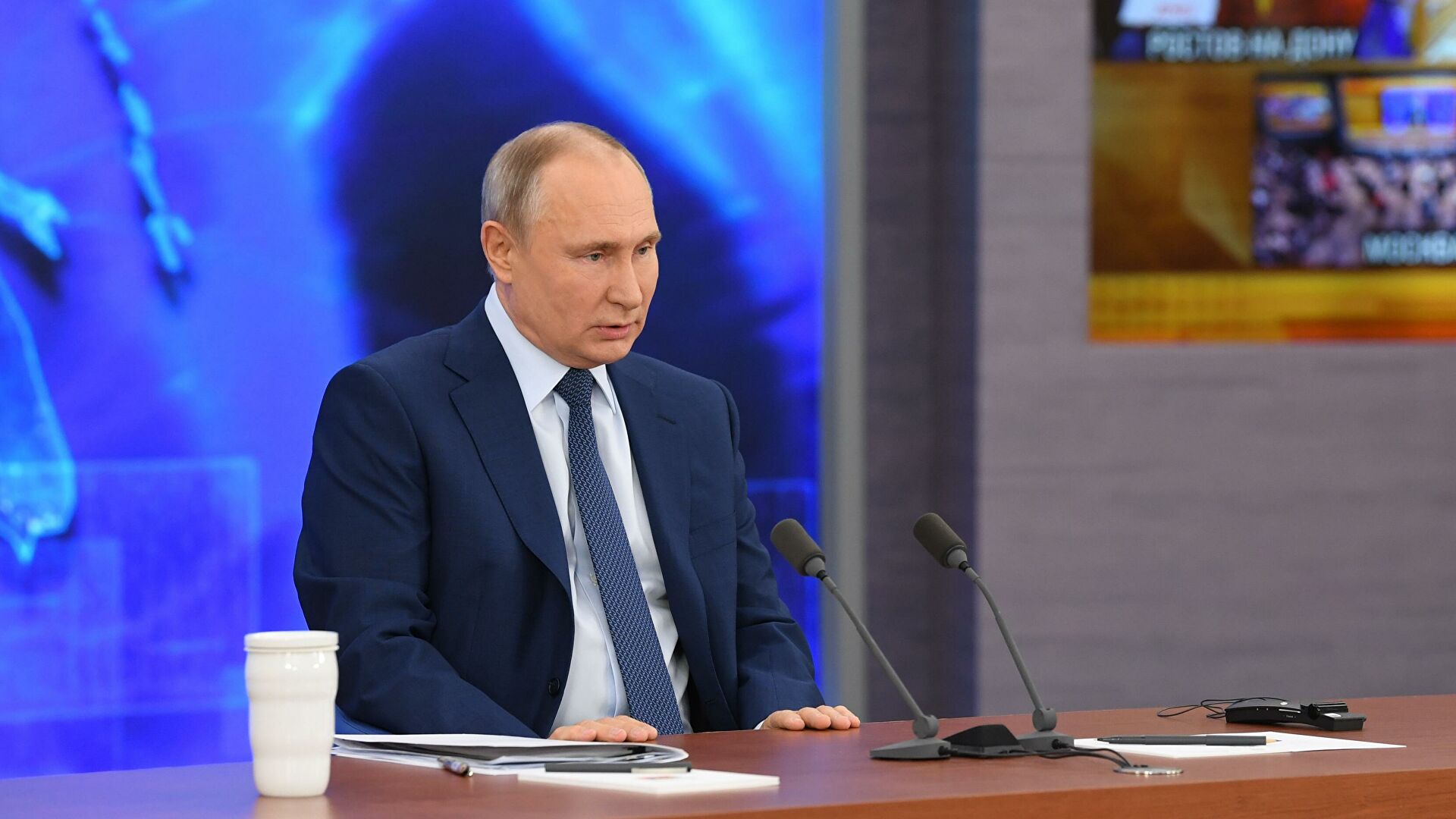 Путин пообещал привиться российской вакциной от коронавируса