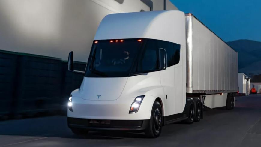 Электрические грузовики Tesla Semi отзывают из-за брака