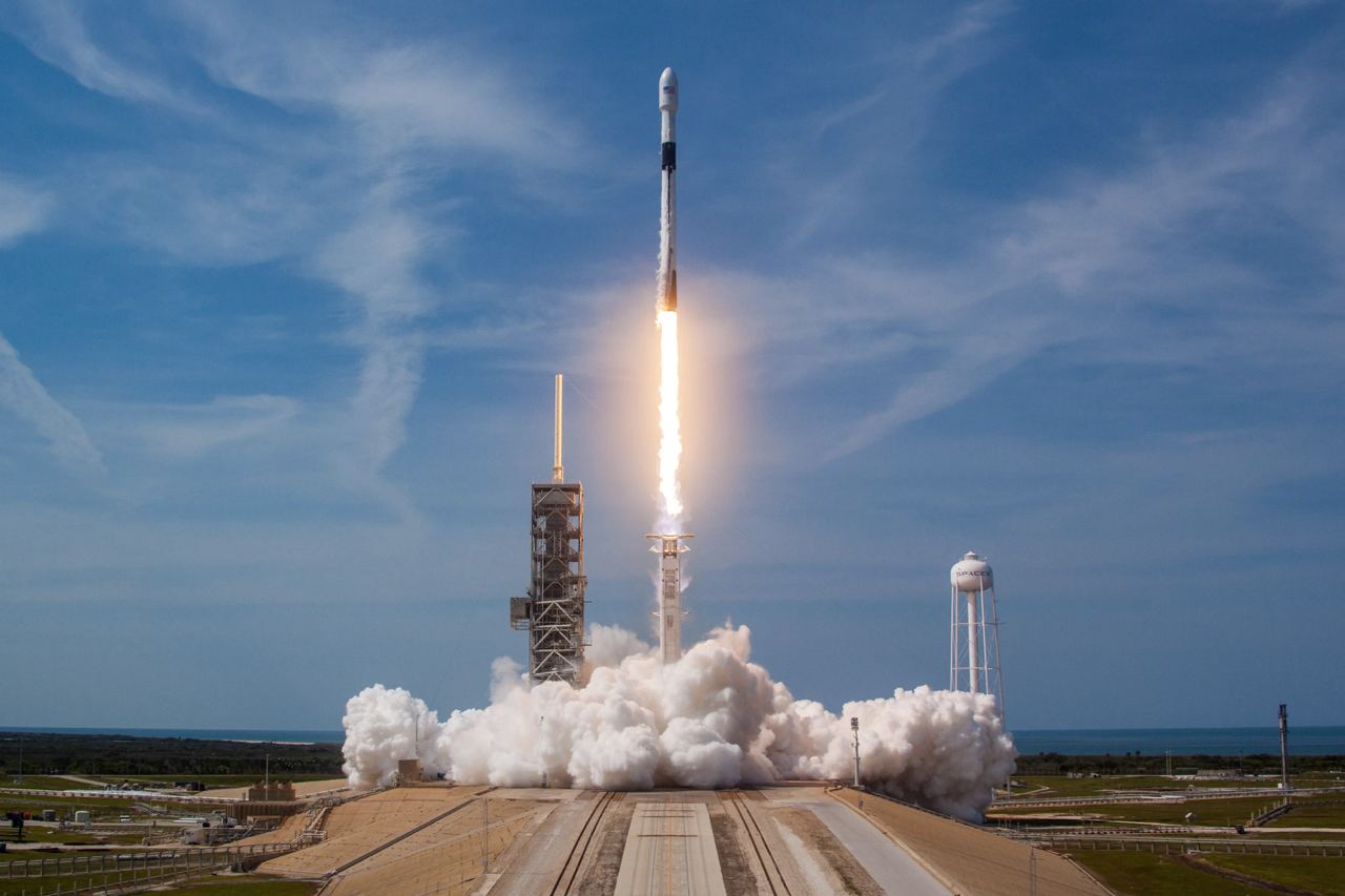 Space X успешно провела запуск ракеты с рекордным числом спутников