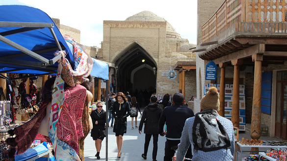 Количество туристов в Узбекистане сократилось более чем вдвое 
