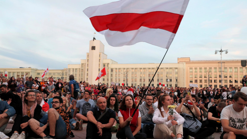 Макрон поддержал протесты в Беларуси