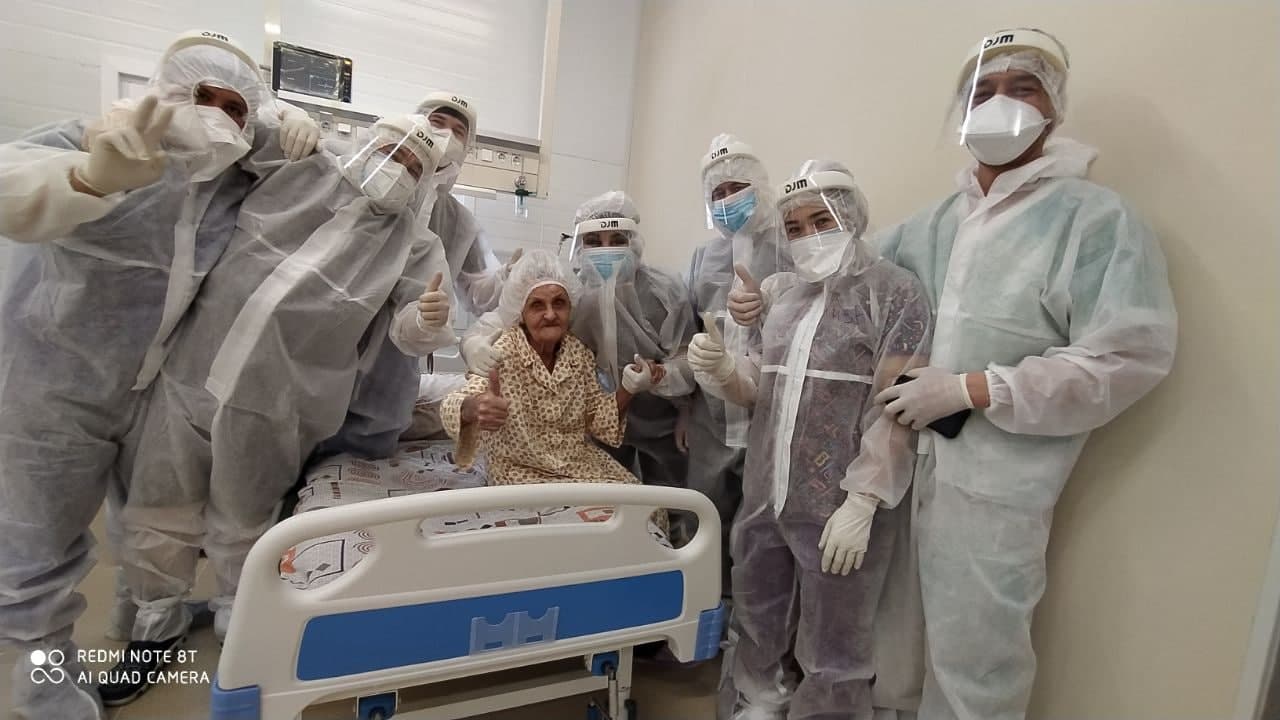 В Узбекистане 99-летняя женщина полностью вылечилась от коронавируса