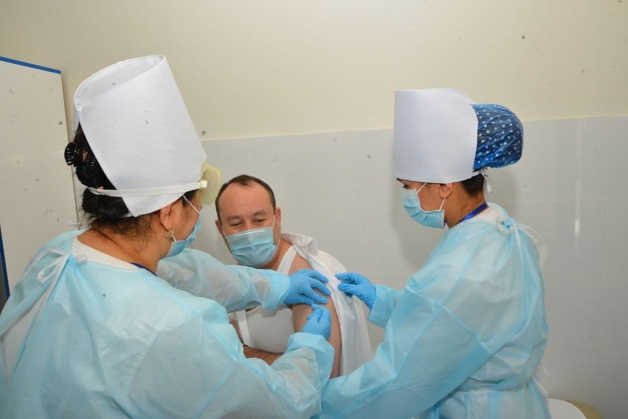 Выяснилось, по какой причине одобрили использование китайско-узбекской вакцины