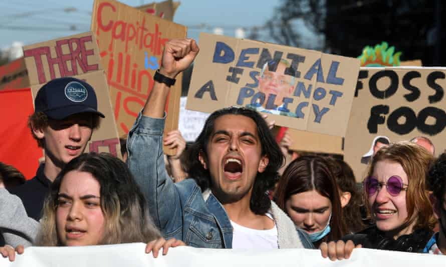 В Австралии школьники и студенты вышли митинговать против госфинансирования газовой промышленности