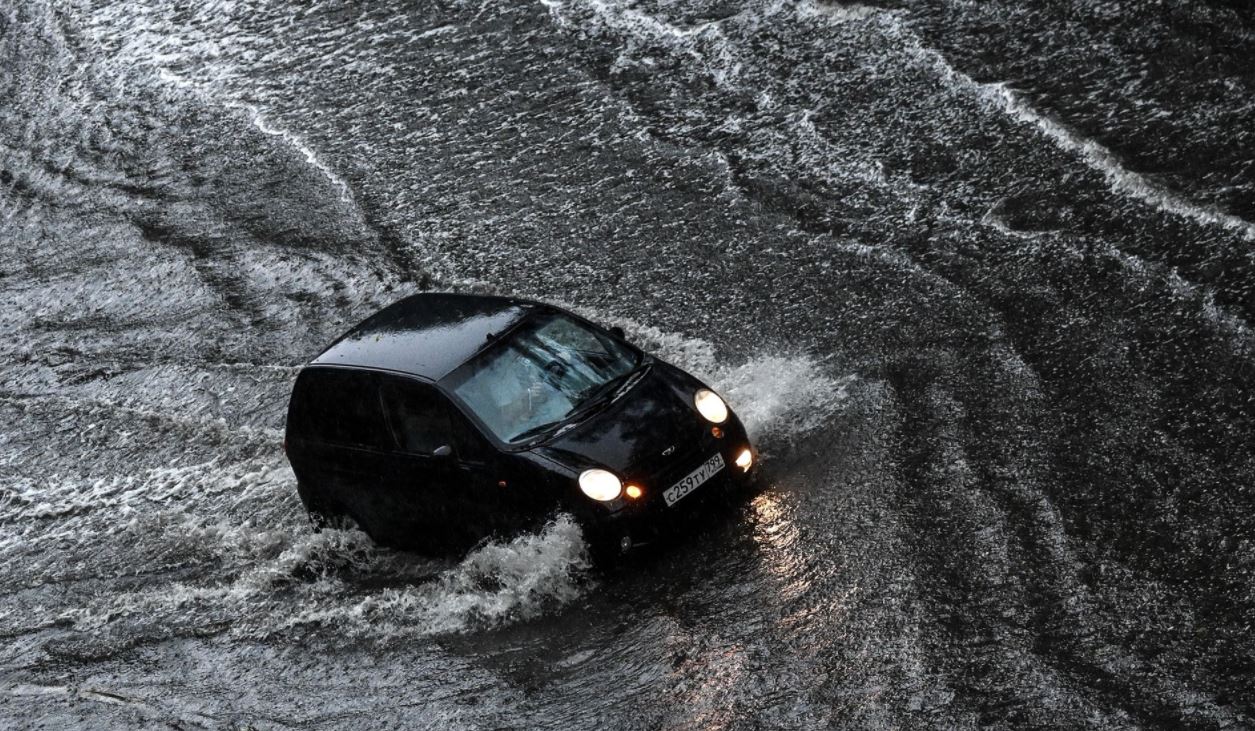 Москву затопило: на столицу России обрушился сильнейший ливень 
