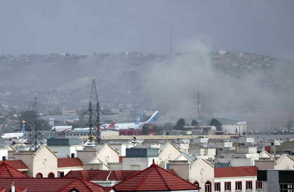 Общее число жертв взрывов в аэропорту Кабула превысило 100 человек