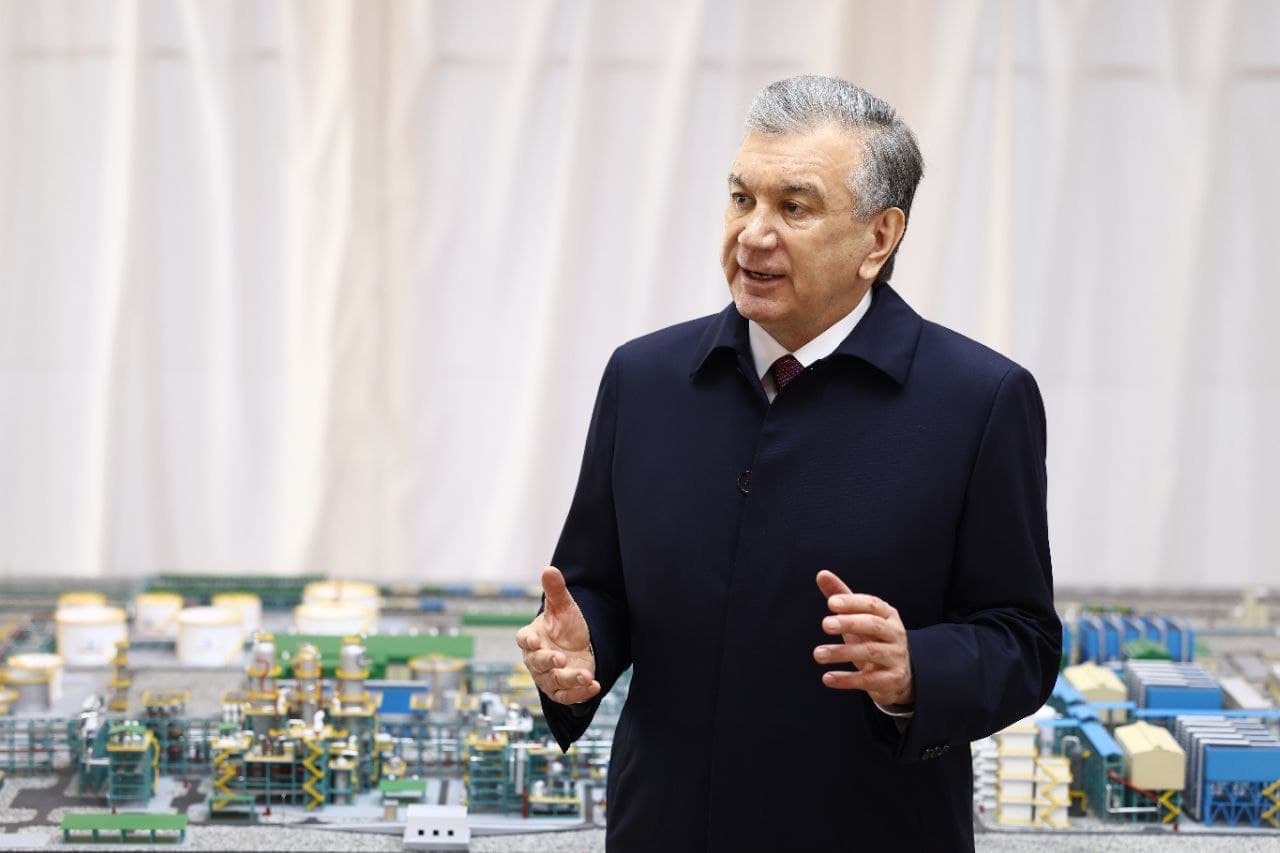 «Мы столько лет продавали газ, но прибыли не видели», — президент принял участие в открытии завода по производству синтетического жидкого топлива в Кашкадарьинской области