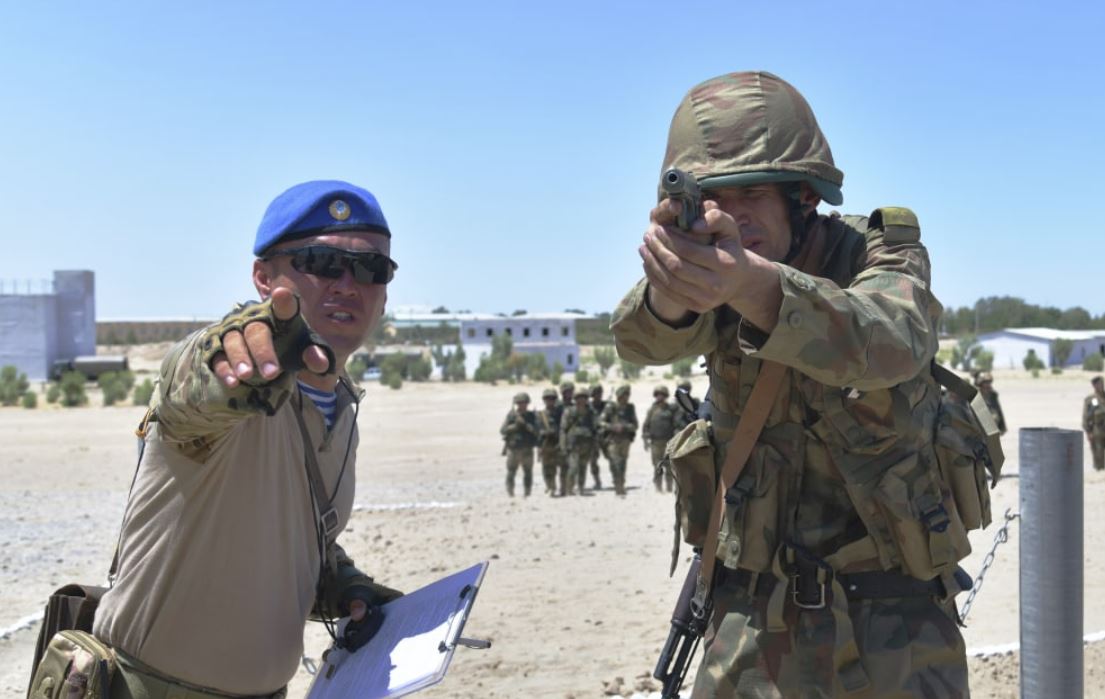 Узбекистан и Таджикистан начали военные учения в Термезе — фото