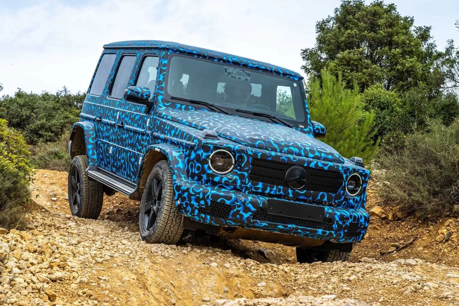 Mercedes-Benz вывел на испытания электрический «Гелик»