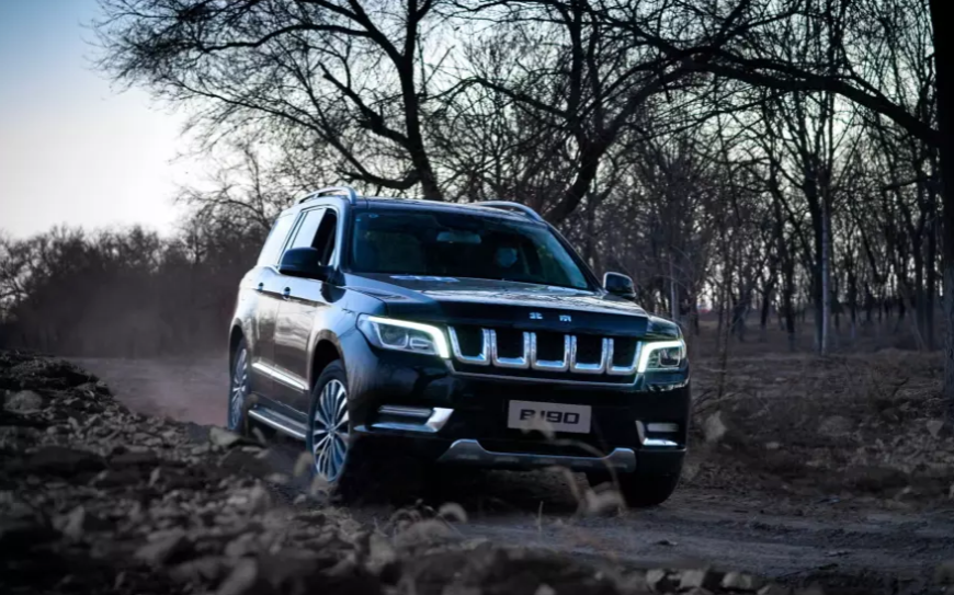 Китайская копия Mercedes-Benz GLS от BAIC стал дешевле в 2,5 раза