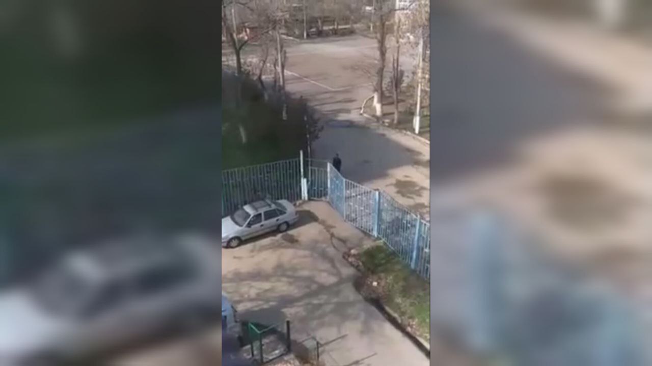 ГУВД Ташкента прокомментировало нашумевшее видео с парнем, схватившим школьника за руку