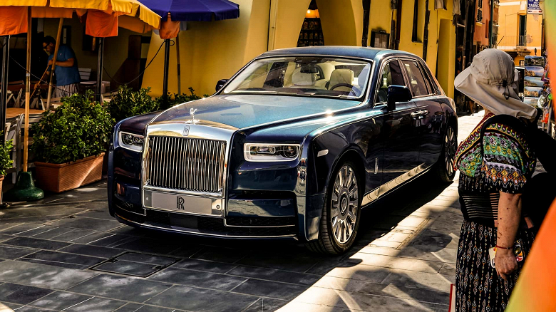 Rolls-Royce презентовал уникальный Phantom