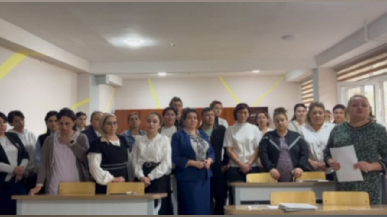 В Ташкенте учителя школы обратились к президенту с просьбой вернуть уволенного директора 
