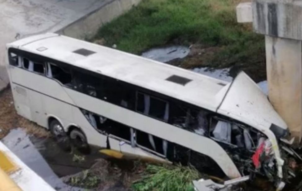 На юге Мексики перевернулся автобус: погибли 12 человек, более 50 пострадали